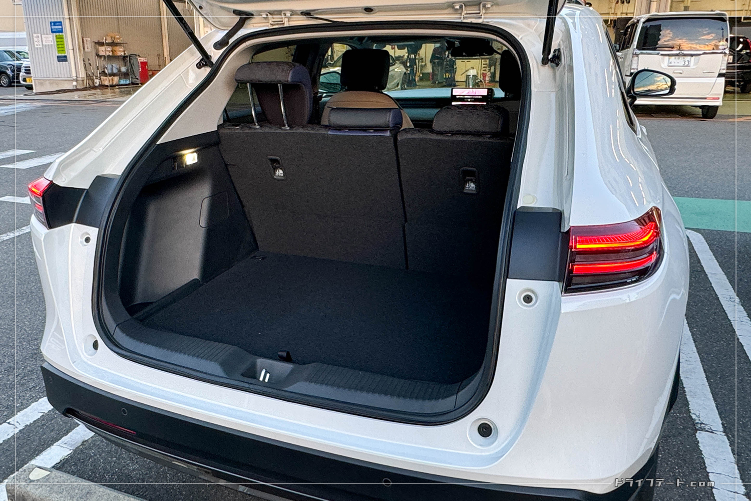 ヴェゼル(RV系)のトランクルーム