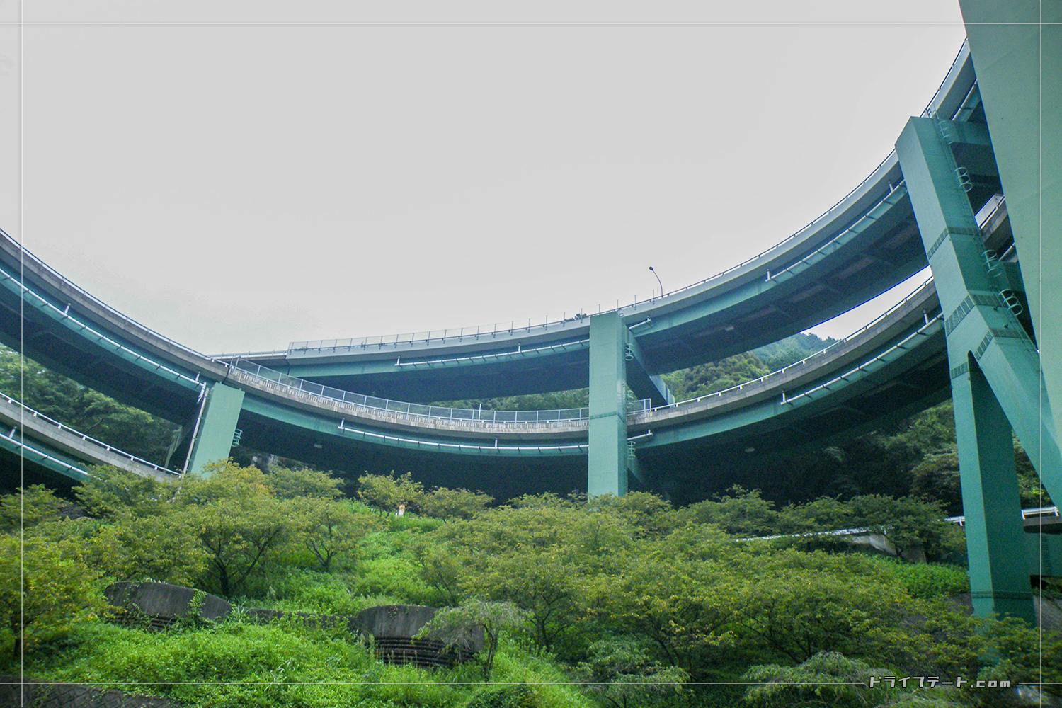 河津七滝ループ橋は部分的に3層構造に